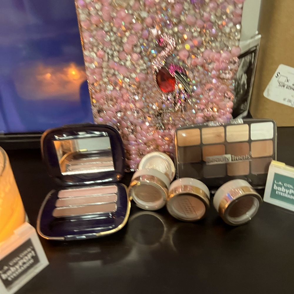 Random Eyeshadow bundle